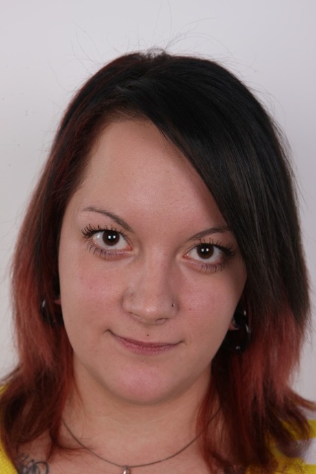 Tattooed amateur Vendula sets her chubby body free of clothing 89485160