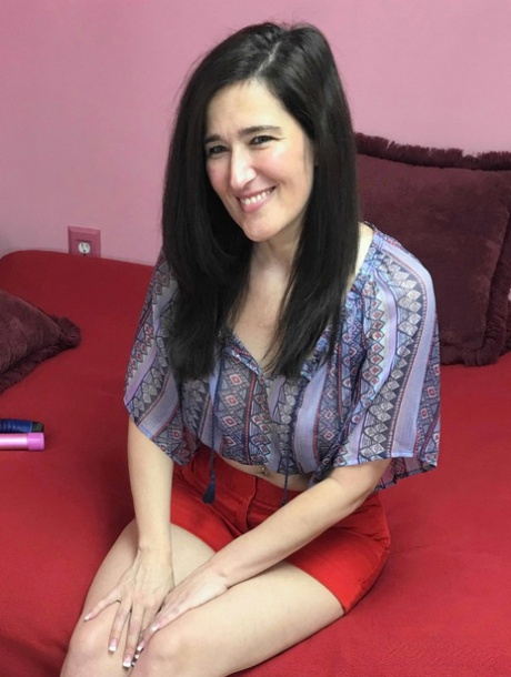 Horny brunette Deliah Dukes masturbates with two sex toys at the same time 98894821