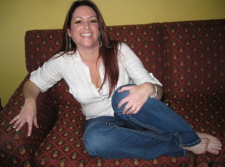 Overweight mature woman Ryan Edel exposes her big butt during a hard fuck