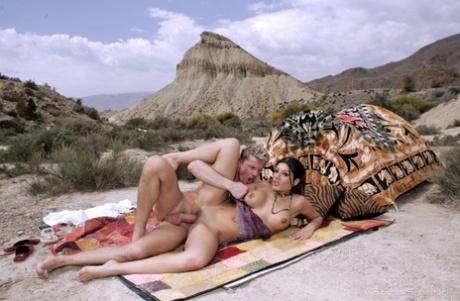 Attractive pornstar gets her tight holes rammed in desert 39995930