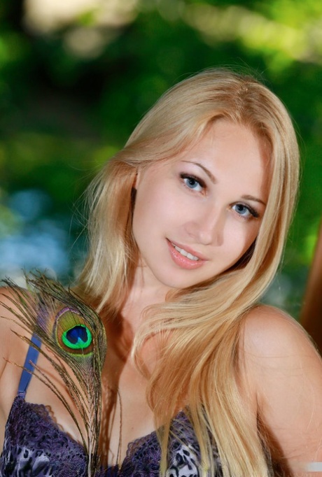 Blonde Russian teen Kendell wears a smile on pretty face while getting naked 51086279