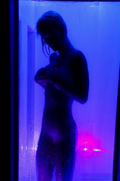 Solo girl Sammie gets caught totally naked while taking a shower 35831354