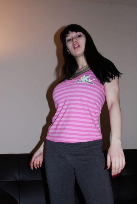 Barefoot amateur Susy Rocks strips down to her bra and underwear 86607749