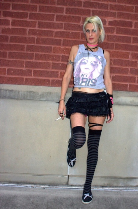 Blonde amateur gives oral sex in lingerie and stockings while out in public 30316097