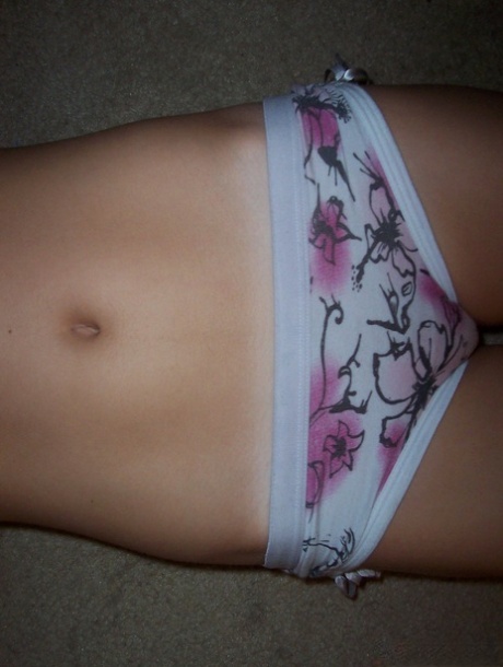 Blonde amateur Kylie takes self shots during safe for work action 49827096
