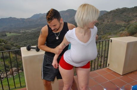 Chubby blonde Siri gives hot titjob with her huge boobs & gets doggystyle fuck 86196057