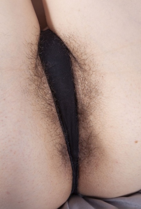 Amateur girl Milena Juice sports furry pits while spreading her full bush 21950297