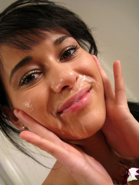 Brunette amateur Viki sticks out her tongue with jizz on her face 79677318