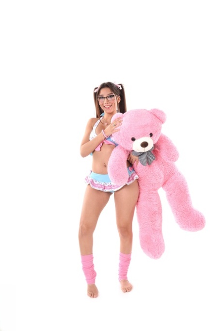 Solo girl Layla Scarlett masturbates with a couple of vibrators at once 20741112