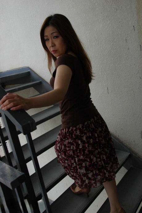 Japanese lady Yumi Kajiyama showers before taking a cock in her full bush