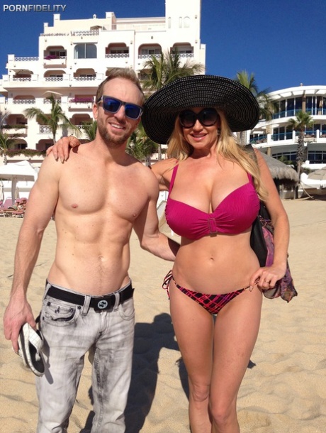 Famous pornstar couple Kelly Madison & Ryan Madison go on a holiday 64296408
