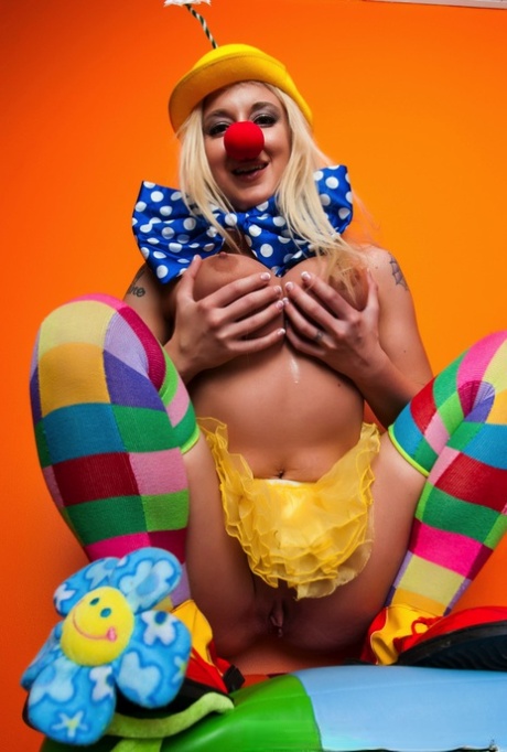 Clown Porn Xxx - Clown Porn Pics & XXX Porno Photos - PornSticky.com