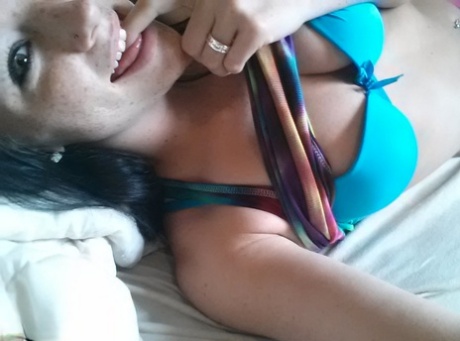 Bespectacled amateur lassie Freckles 18 fingers her orgasmic pussy 64929788