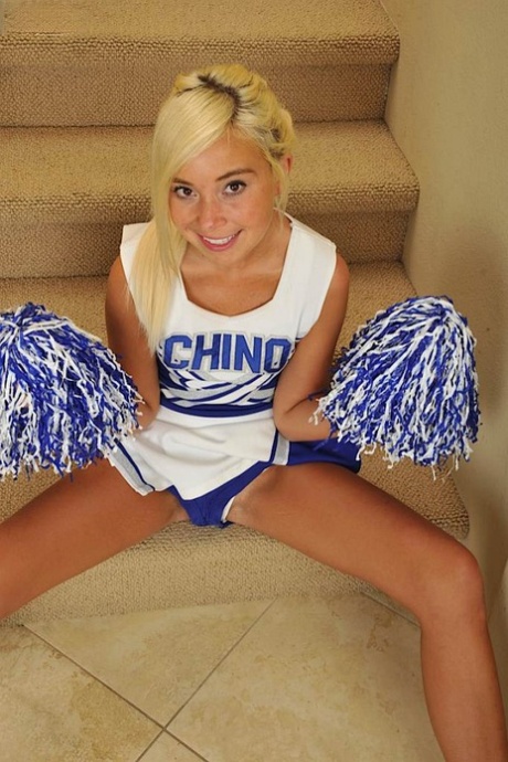 Cheerleader Blonde - Blonde Cheerleader Porn Pics & XXX Porno Photos - PornSticky.com