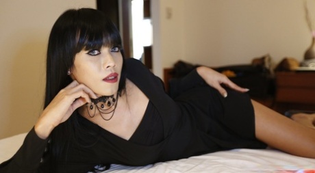 Hello Ladyboy performed by Yammy Sex Photos 41199346