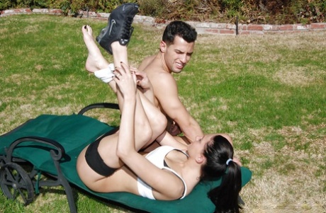 Rough slut Nikki Nevez prefers banging with strangers outdoors 88655059