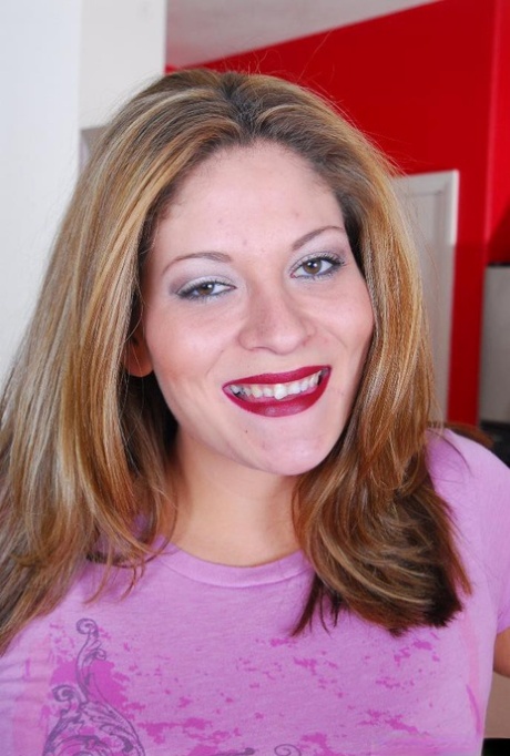 Older lady Ryan is chubby and likes to caress her trimmed beaver 24038108