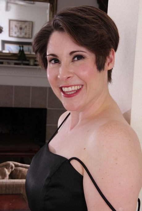 Short haired older lady Sadie Jones undressing for masturbation session 17815490