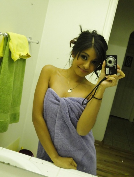 460px x 610px - Latina Self Shot Porn Pics & XXX Porno Photos - PornSticky.com